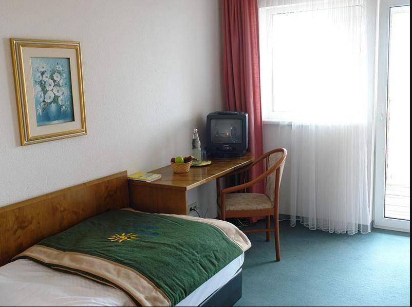 Greenline Hotel Hellfeld Neubrandenburg Δωμάτιο φωτογραφία