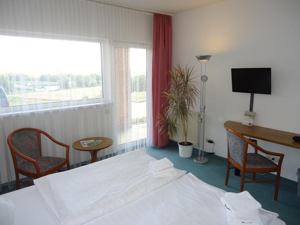 Greenline Hotel Hellfeld Neubrandenburg Δωμάτιο φωτογραφία